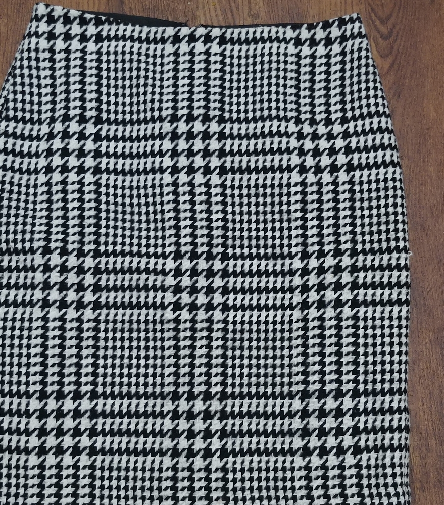Liz Claiborne Houndstooth pencil skirt